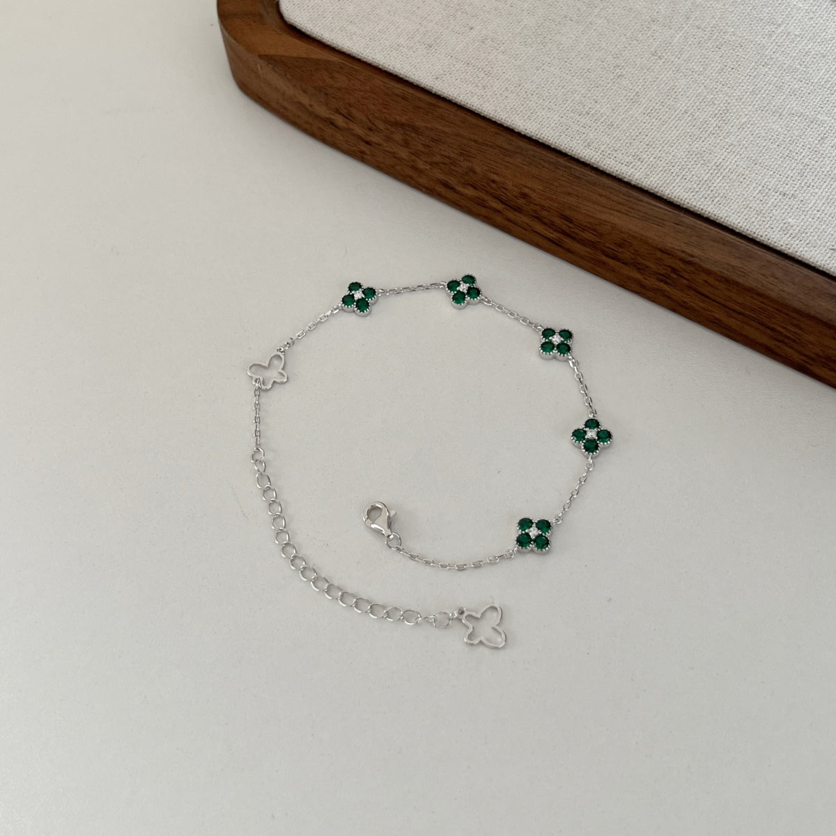 Four-Leaf Clover Zircon Bracelet in Silver